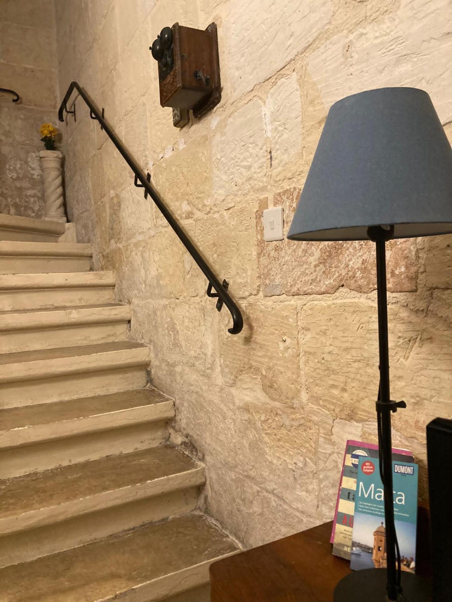Charming Central Townhouse In Steps From Promenade And Ferry Appartement Sliema